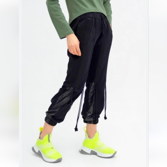 VDR Viadellerose black sweatpants - Picture 2 of 13